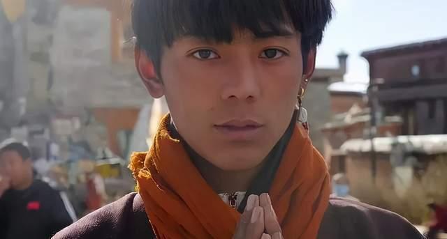 丁真娱乐圈爆料,揭秘明星背后的故事